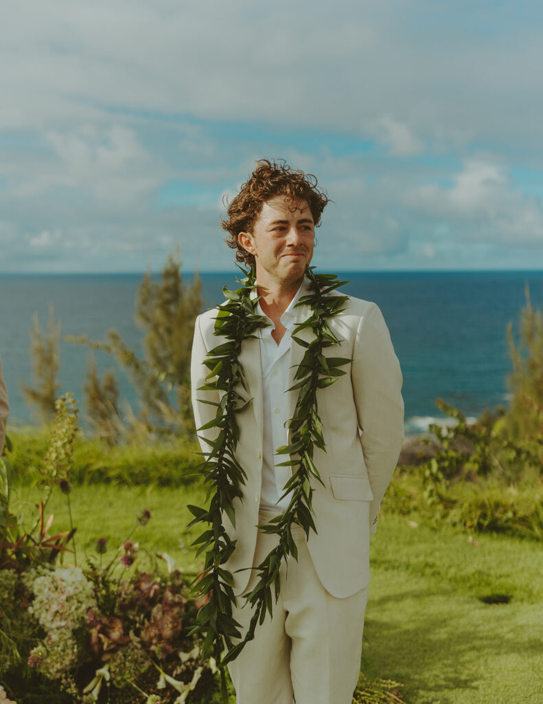 A relaxed and gorgeous destination wedding set in the stunning scenery of Kauai.
