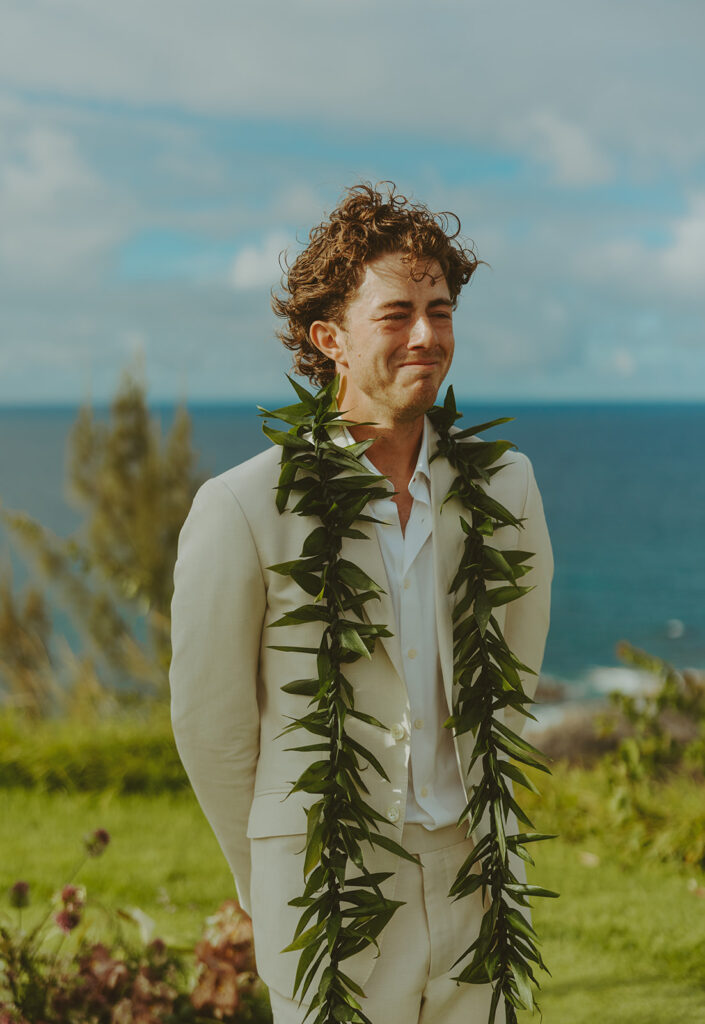 A relaxed and gorgeous destination wedding set in the stunning scenery of Kauai.
