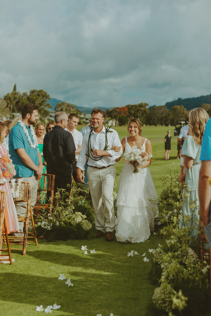 A relaxed and gorgeous destination wedding set in the stunning scenery of Kauai.
